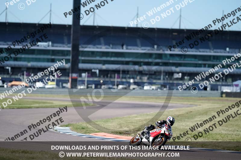 Rockingham no limits trackday;enduro digital images;event digital images;eventdigitalimages;no limits trackdays;peter wileman photography;racing digital images;rockingham raceway northamptonshire;rockingham trackday photographs;trackday digital images;trackday photos